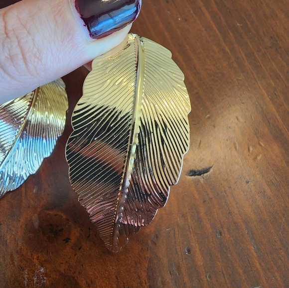 Zara curvy leaf earrings - Picture 4 of 6